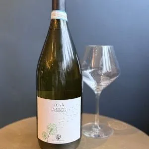 Studio image of Abruzzo wine bottle shot u2013 Italian white wine u2013 buy Abruzzo wine online in the UK