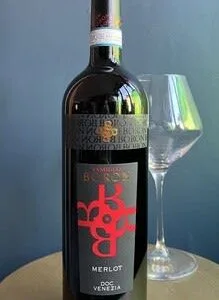 Studio image of Veneto wine bottle shot u2013 Italian wine u2013 buy Veneto wine online in the UK