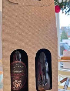 Studio image of Duo Splendore Wine Gift Box bottle shot u2013 Italian wine u2013 buy Duo Splendore Wine Gift Box online in the UK u2013 buy Italian wine online