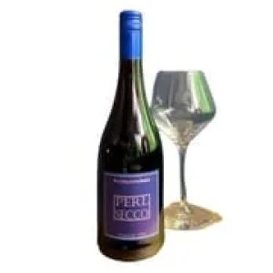 Studio image of Veneto wine bottle shot u2013 Italian sparkling wine u2013 buy Veneto wine online in the UK