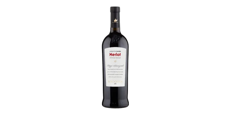 Studio image of Merlot Sicilia wine bottle shot u2013 Italian red wine u2013 buy Merlot Sicilia wine online in the UK u2013 order Italian wine with UK delivery