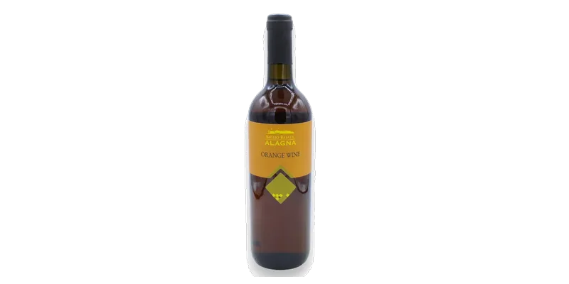 Studio image of Catarratto bianco Sicilia wine bottle shot u2013 Italian white wine u2013 buy Catarratto bianco Sicilia wine online in the UK u2013 order Italian wu2026