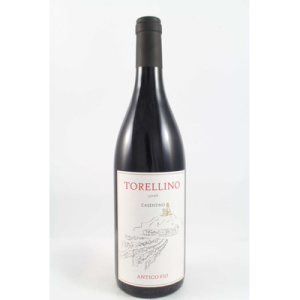 Studio image of Syrah Toscana wine bottle shot u2013 Italian red wine u2013 buy Syrah Toscana wine online in the UK